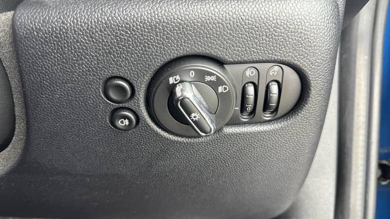 MINI Hatchback 1.5 Cooper Classic 3dr Auto Petrol Hatchback